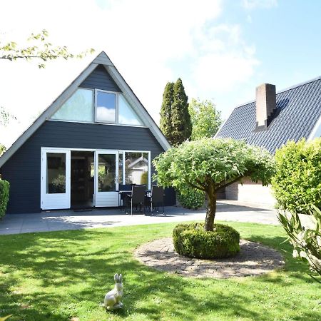Balmy Holiday Home In Tuitjenhorn With Fenced Garden Exterior foto