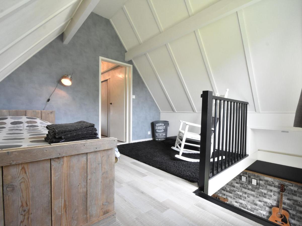 Balmy Holiday Home In Tuitjenhorn With Fenced Garden Exterior foto