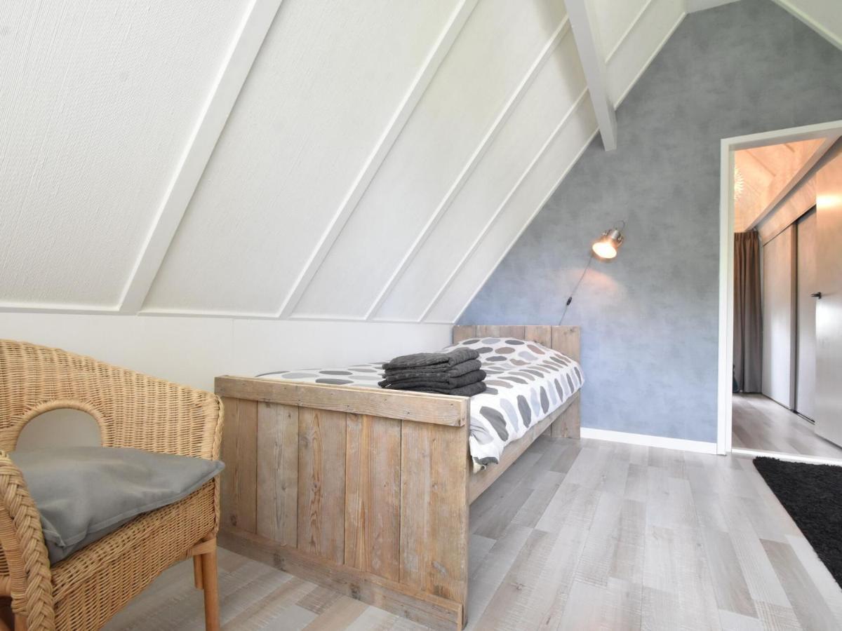 Balmy Holiday Home In Tuitjenhorn With Fenced Garden Exterior foto